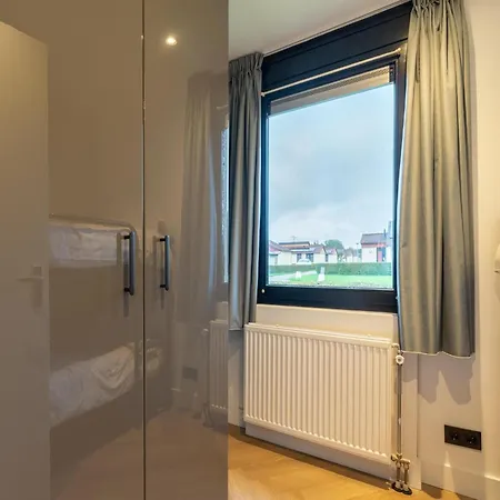 ホテル In Zevenhuizen With Roofed Swim Pool